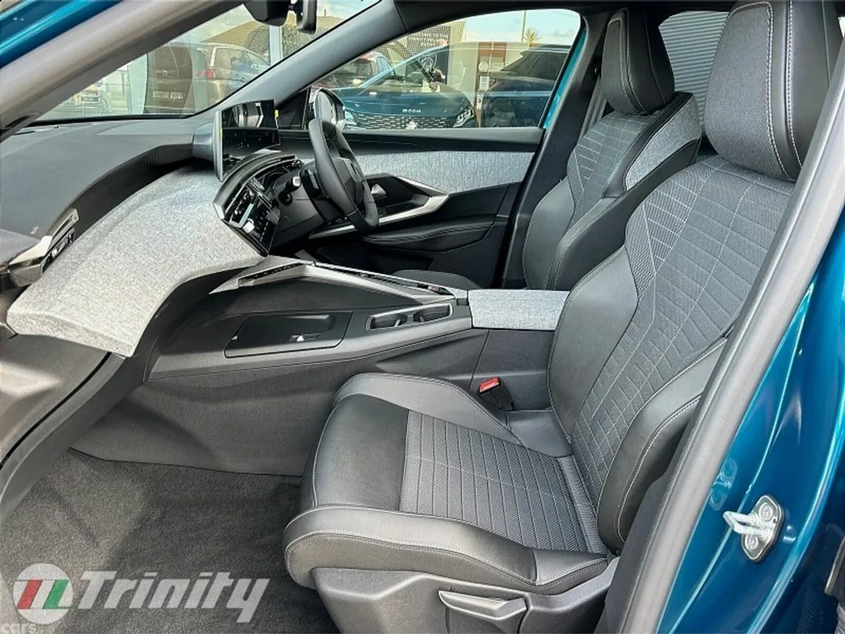 Peugeot 5008 SUV, Petrol Hybrid, 2026, Blue