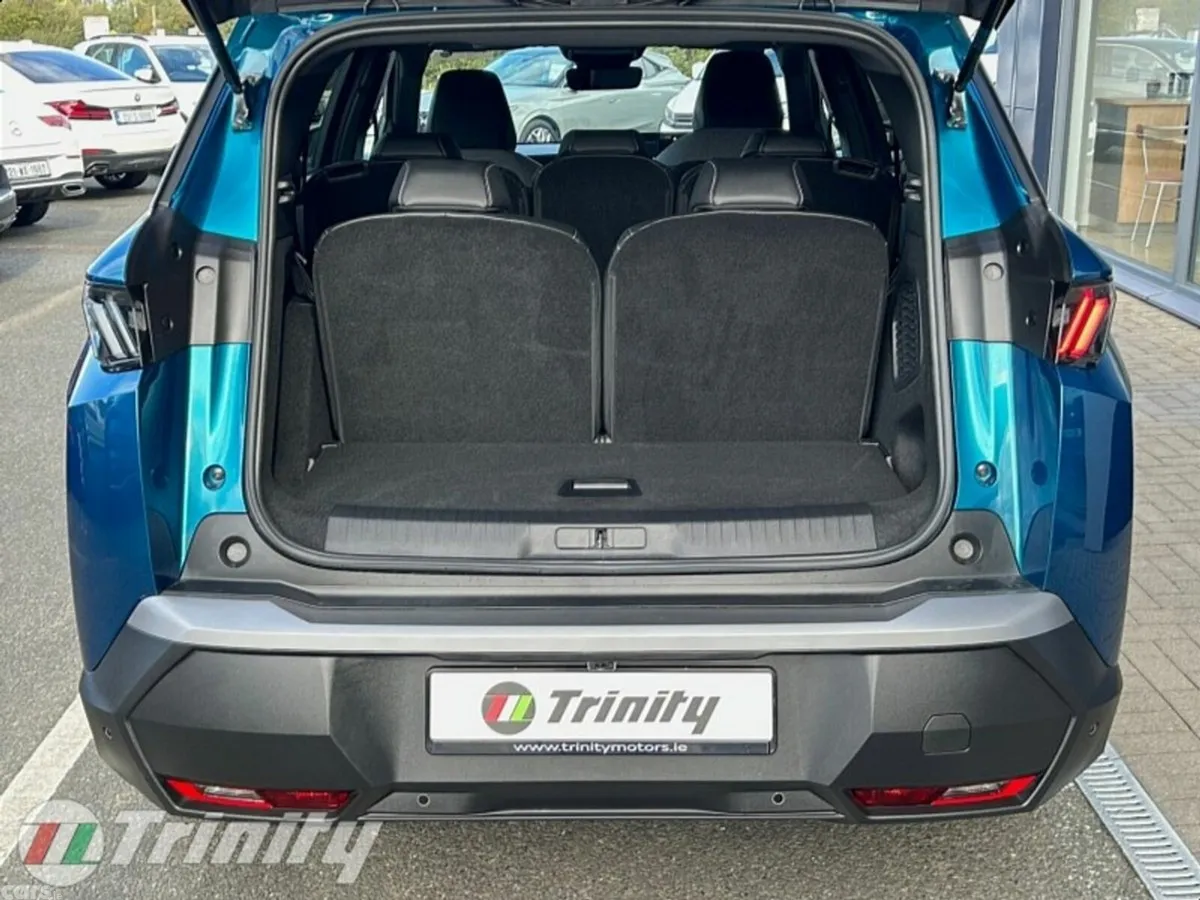 Peugeot 5008 SUV, Petrol Hybrid, 2026, Blue
