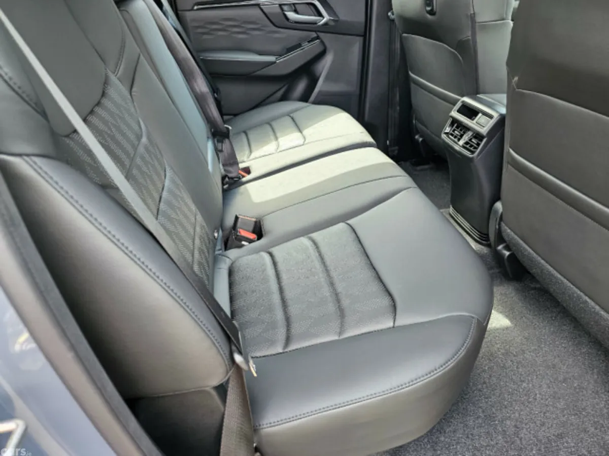 Isuzu D-Max Pick Up, Diesel, 2026, Grey