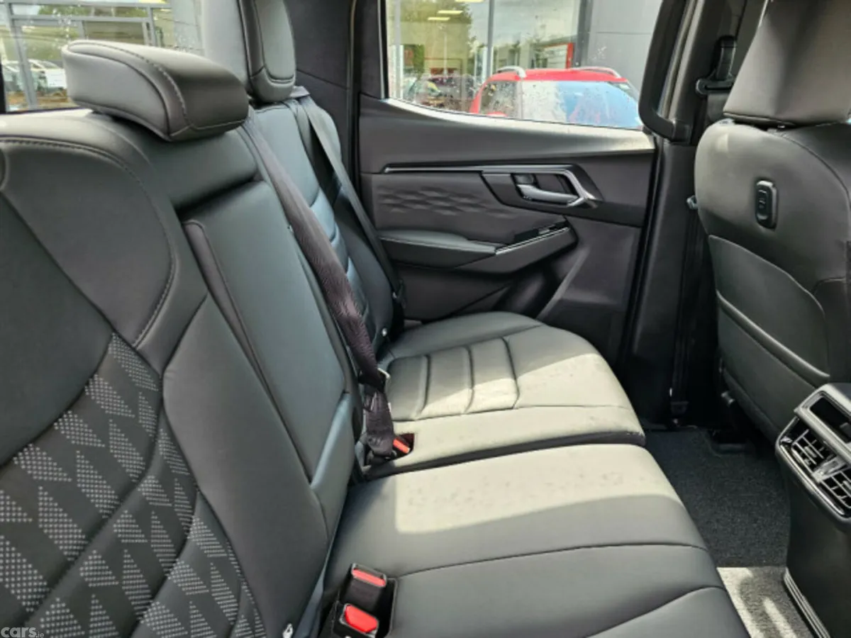 Isuzu D-Max Pick Up, Diesel, 2026, Grey