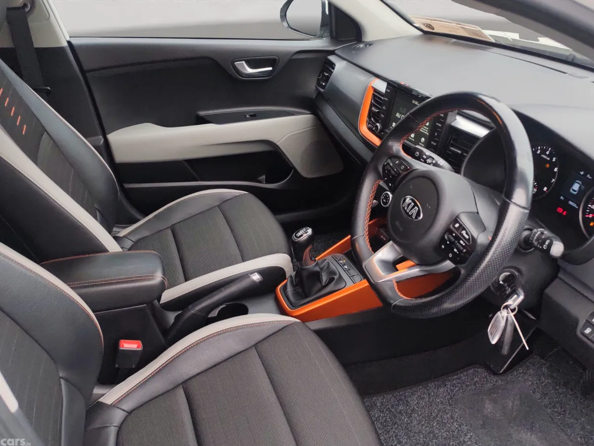 Kia Stonic Estate/Jeep, Petrol, 2020, White