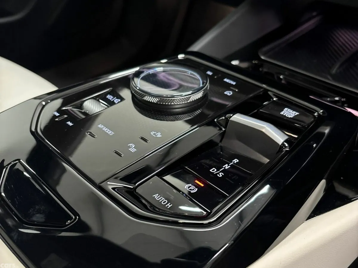 BMW 5-Series Estate, Petrol Plug-in Hybrid, 2025, Black