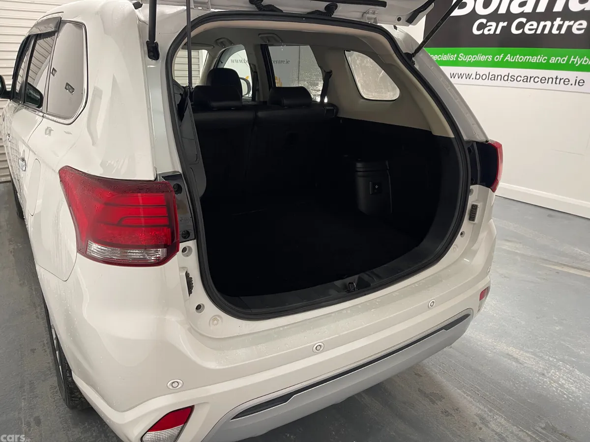 Mitsubishi Outlander SUV, Petrol Plug-in Hybrid, 2018, White
