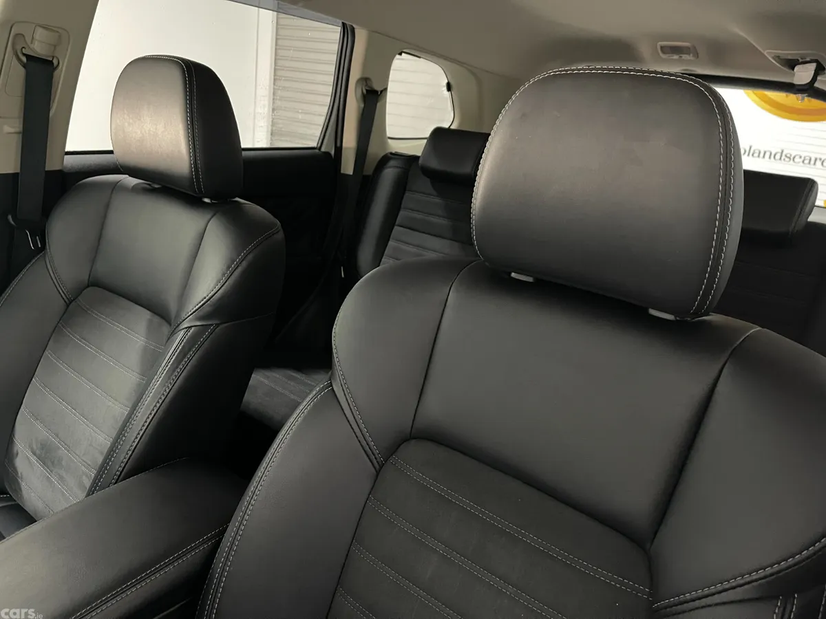 Mitsubishi Outlander SUV, Petrol Plug-in Hybrid, 2018, White