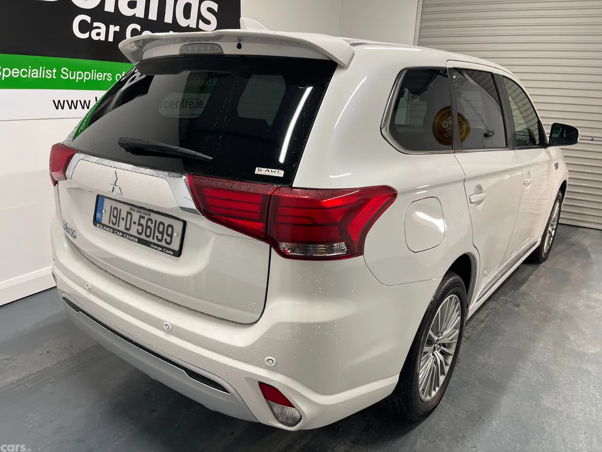Mitsubishi Outlander SUV, Petrol Plug-in Hybrid, 2019, White