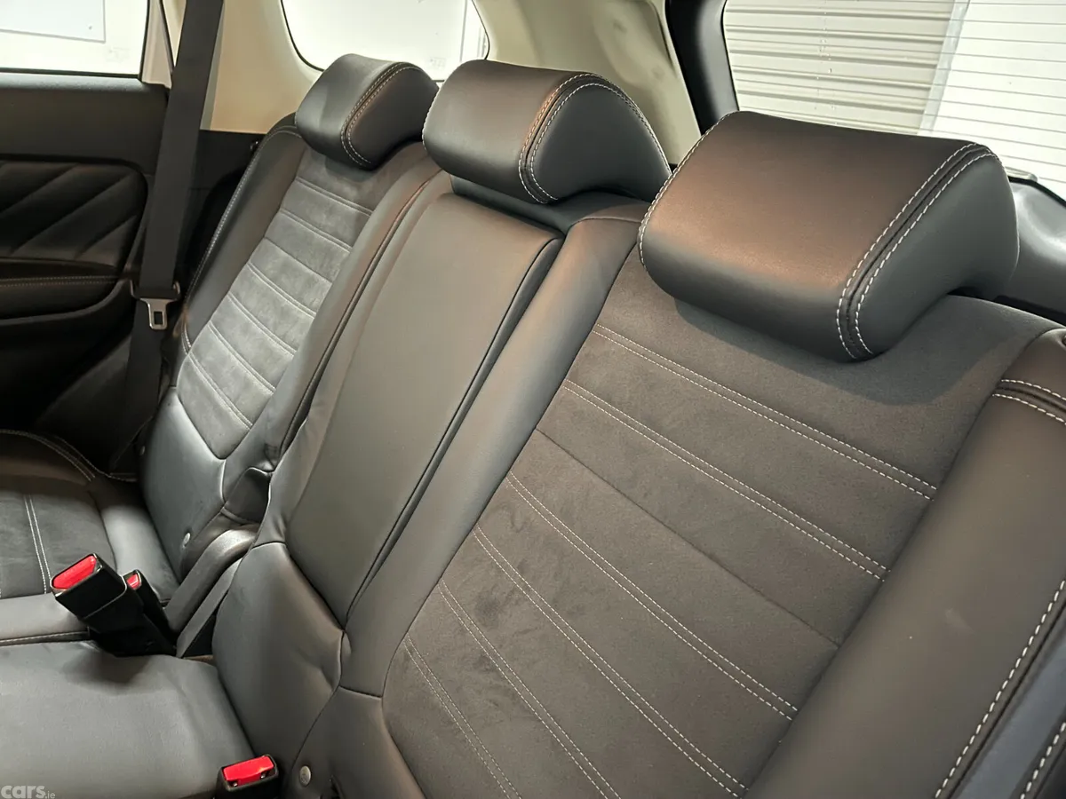 Mitsubishi Outlander SUV, Petrol Plug-in Hybrid, 2019, White