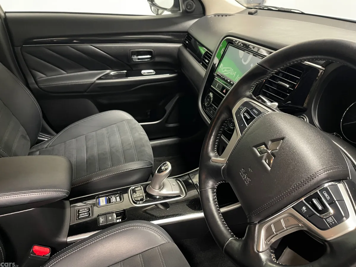 Mitsubishi Outlander SUV, Petrol Plug-in Hybrid, 2019, White