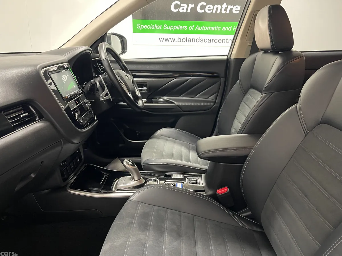 Mitsubishi Outlander SUV, Petrol Plug-in Hybrid, 2019, White