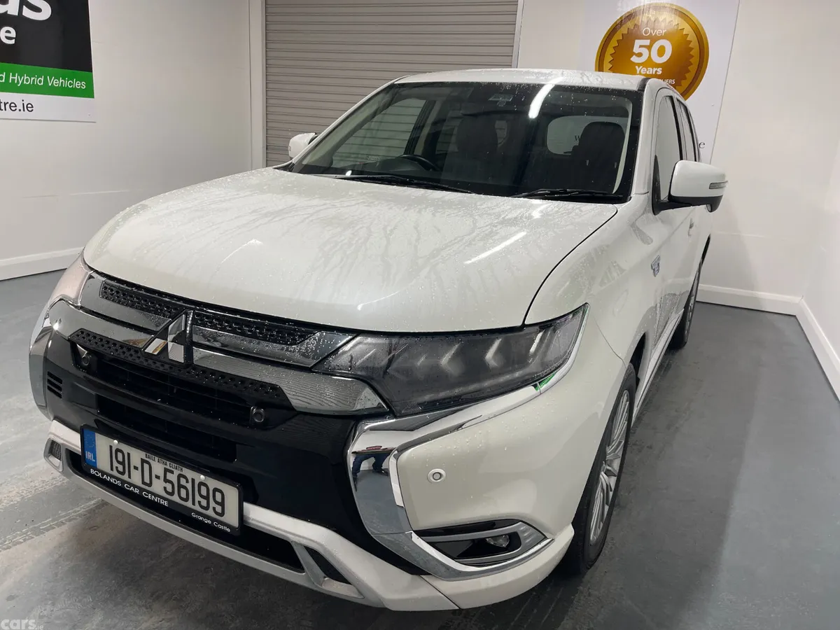 Mitsubishi Outlander SUV, Petrol Plug-in Hybrid, 2019, White