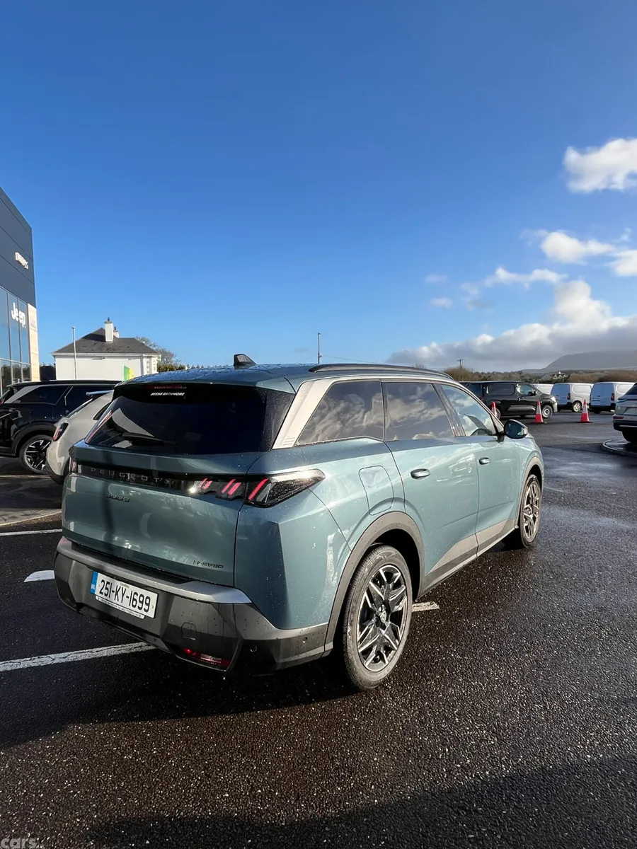 Peugeot 5008 MPV, Petrol Hybrid, 2025, Blue