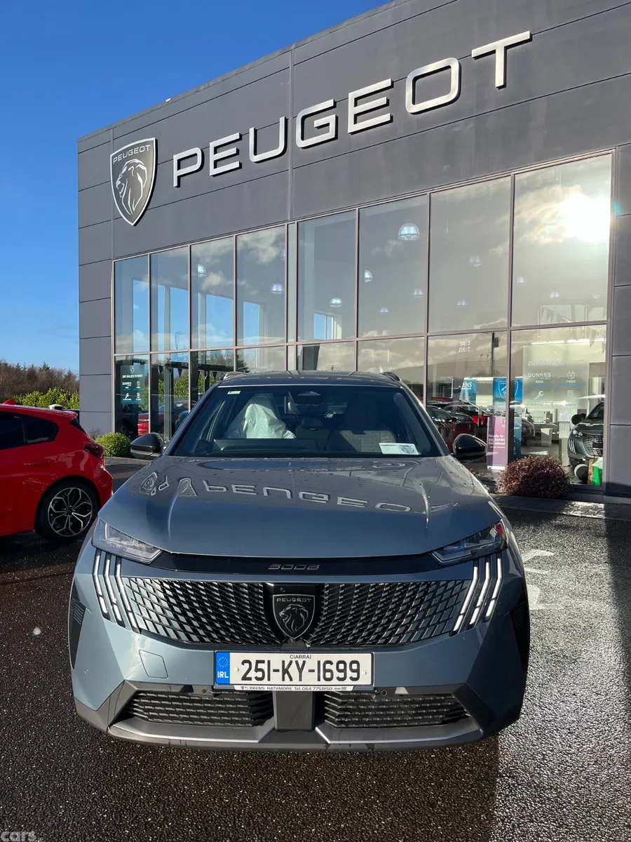 Peugeot 5008 MPV, Petrol Hybrid, 2025, Blue
