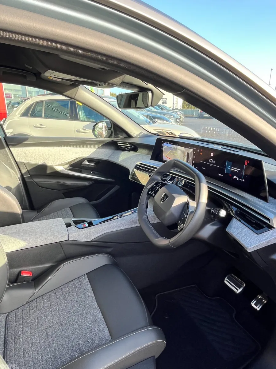 Peugeot 5008 MPV, Petrol Hybrid, 2025, Blue