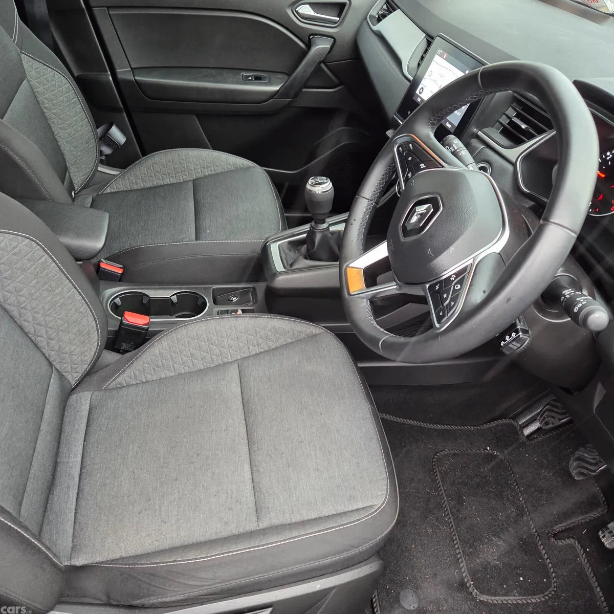 Renault Captur Hatchback, Petrol, 2022, Grey