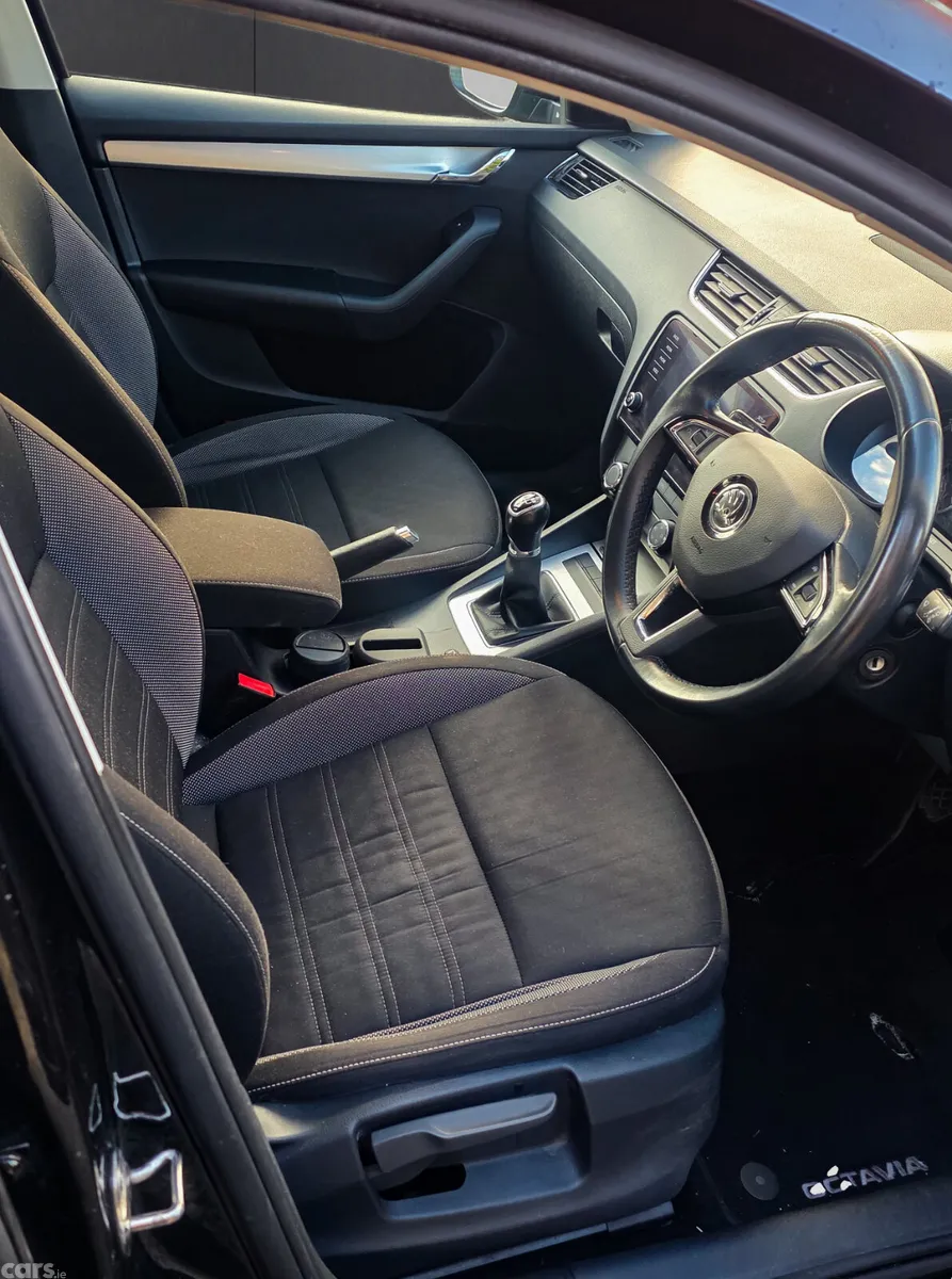 Skoda Octavia Saloon, Diesel, 2020, Black