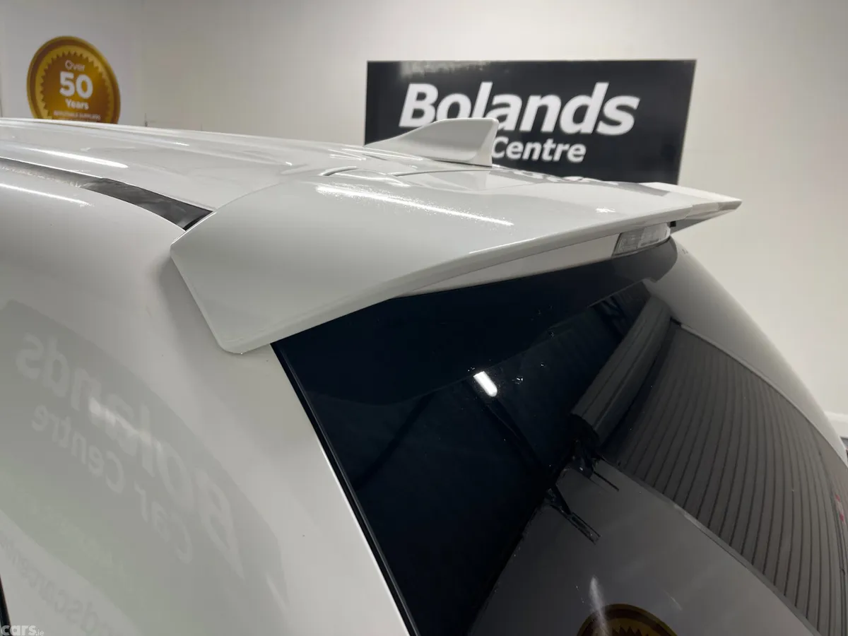 Mitsubishi Outlander SUV, Petrol Plug-in Hybrid, 2018, White