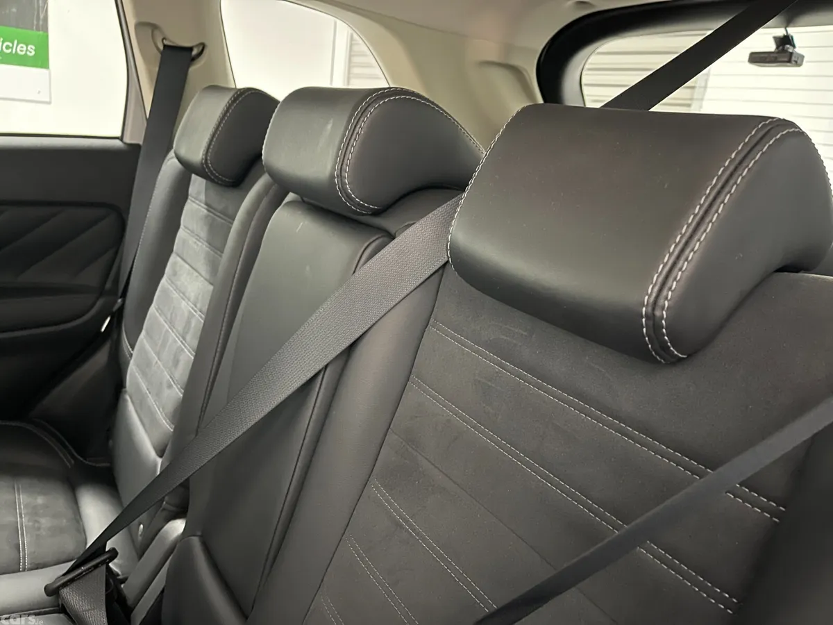 Mitsubishi Outlander SUV, Petrol Plug-in Hybrid, 2018, White
