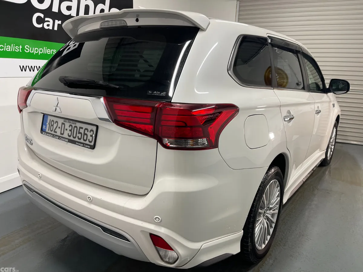 Mitsubishi Outlander SUV, Petrol Plug-in Hybrid, 2018, White