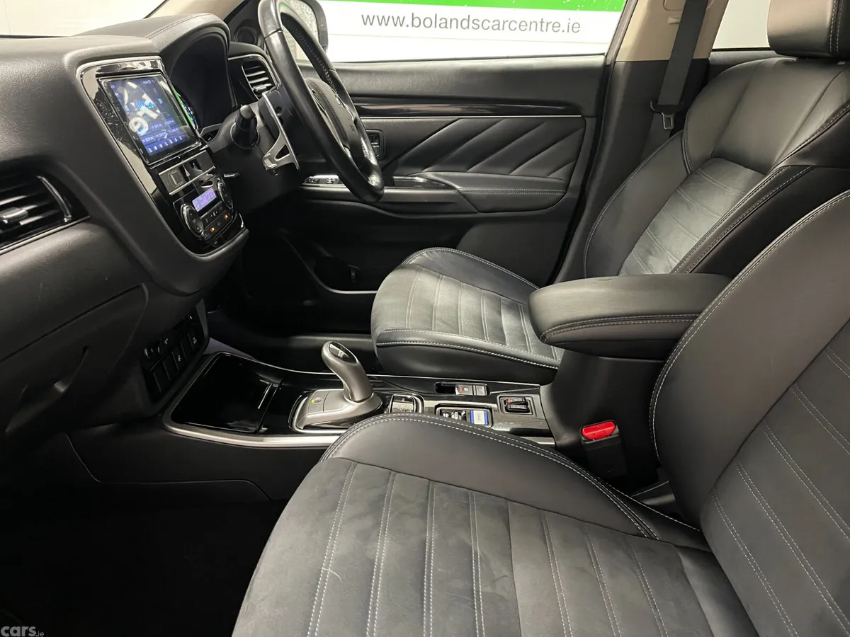 Mitsubishi Outlander SUV, Petrol Plug-in Hybrid, 2018, White