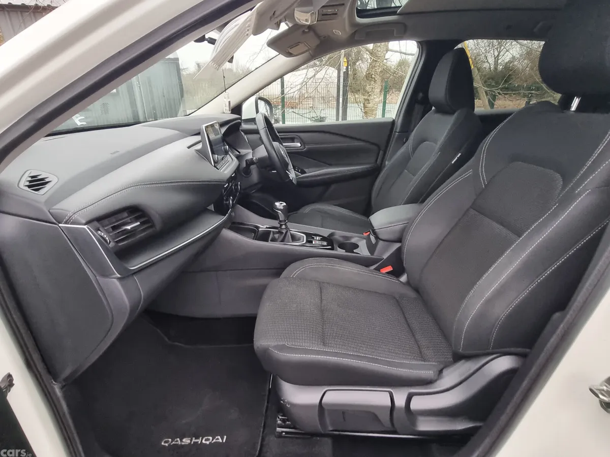 Nissan Qashqai MPV, Petrol Hybrid, 2021, White
