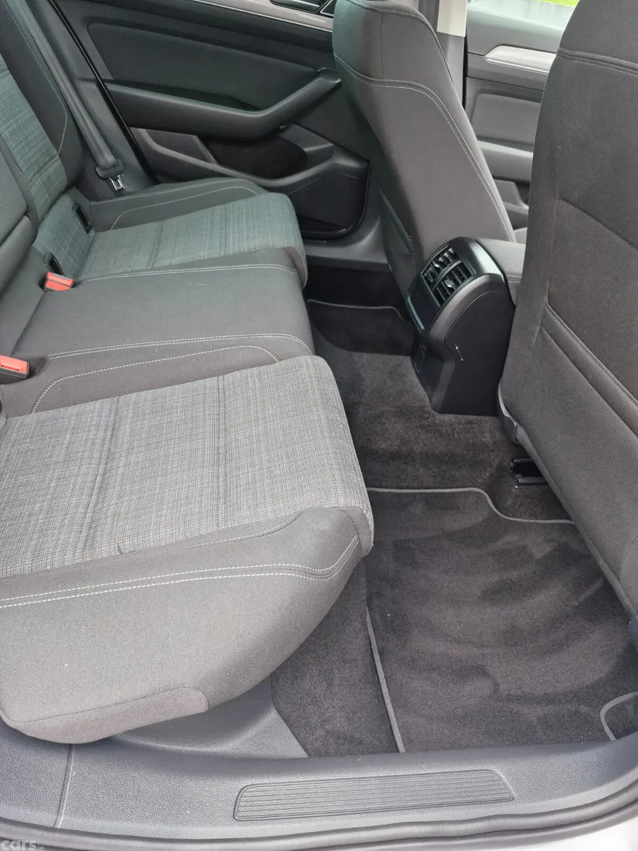 Volkswagen Passat Saloon, Diesel, 2020, Silver