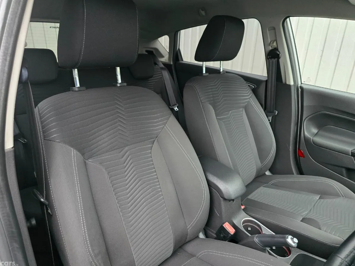 Ford Fiesta Hatchback, Petrol, 2014, Silver