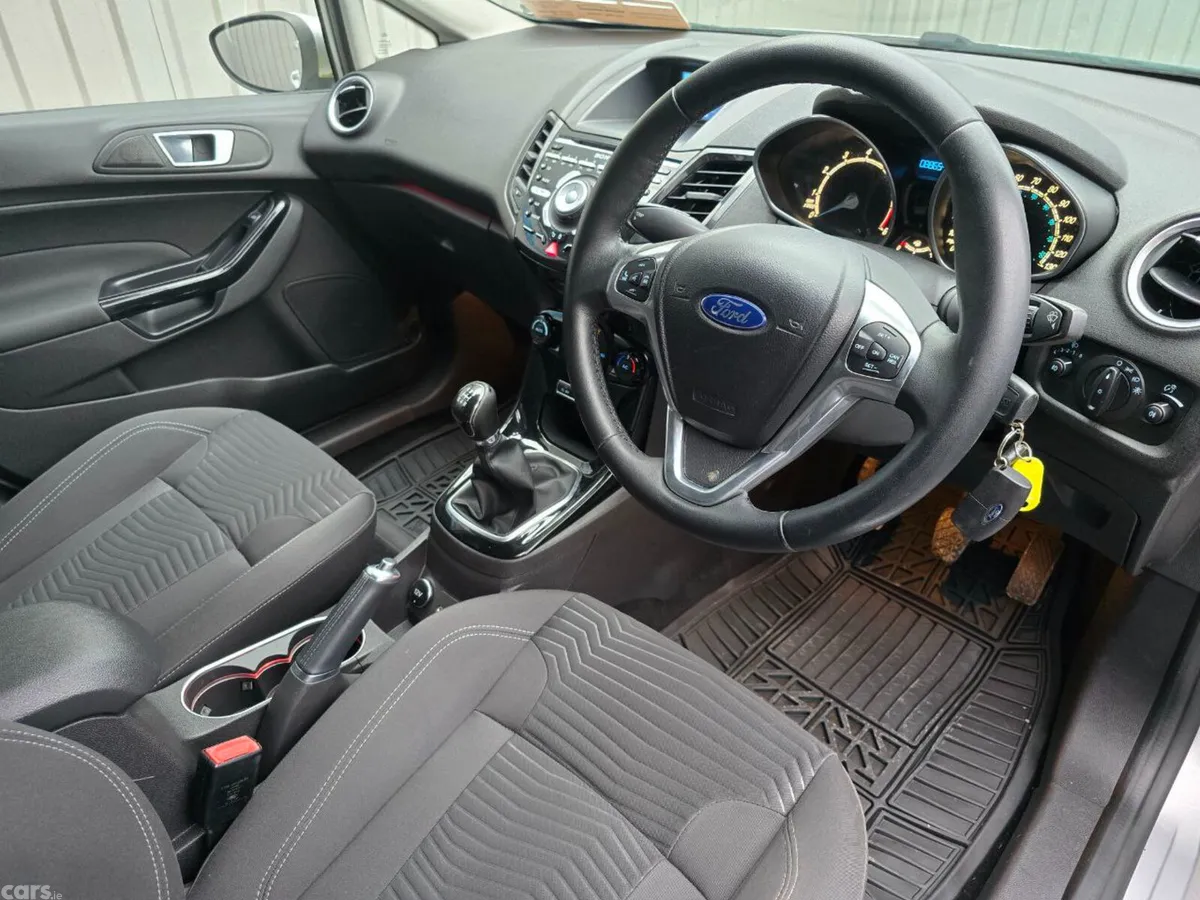 Ford Fiesta Hatchback, Petrol, 2014, Silver