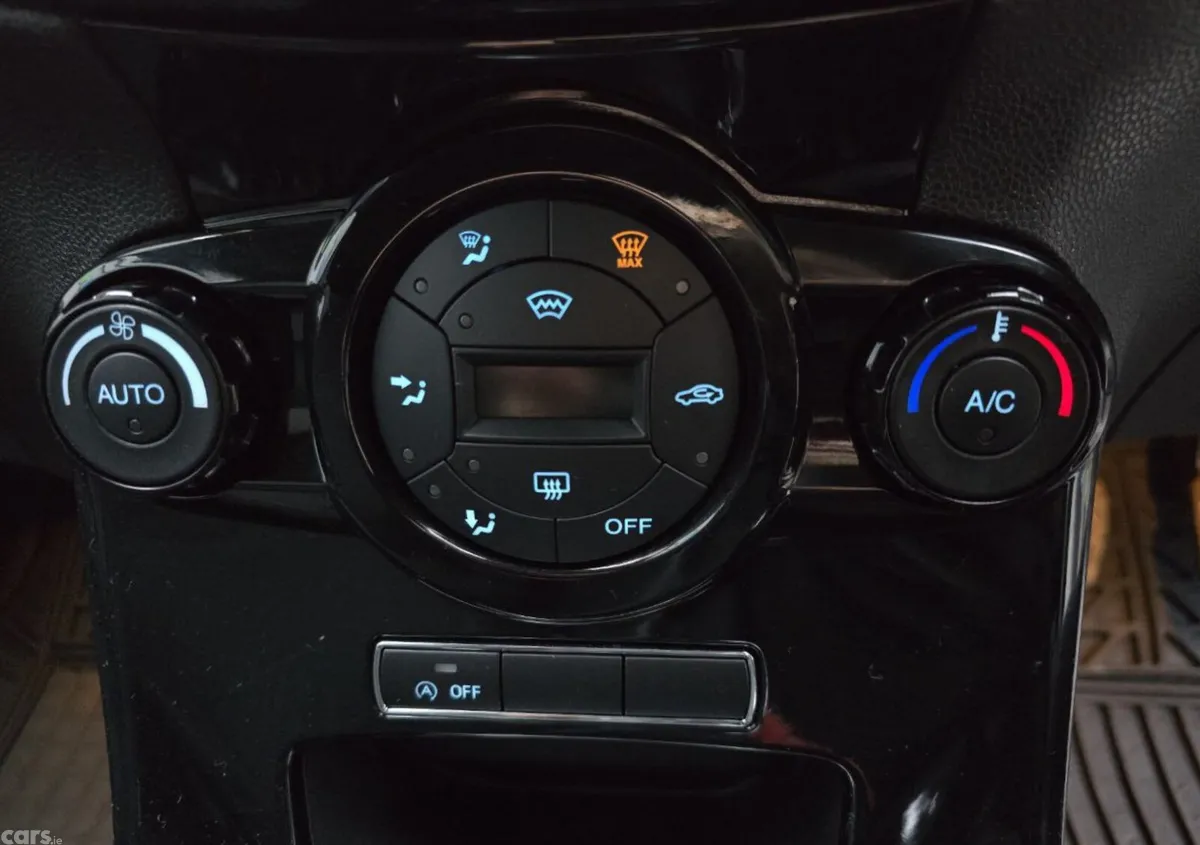 Ford Fiesta Hatchback, Petrol, 2014, Silver