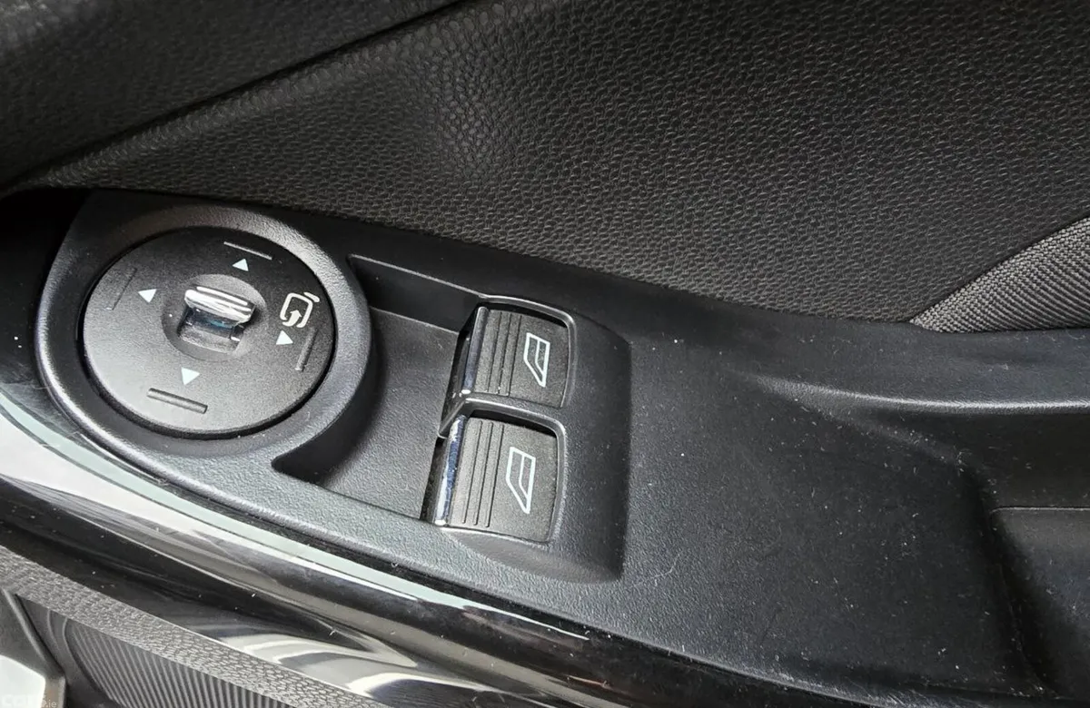 Ford Fiesta Hatchback, Petrol, 2014, Silver