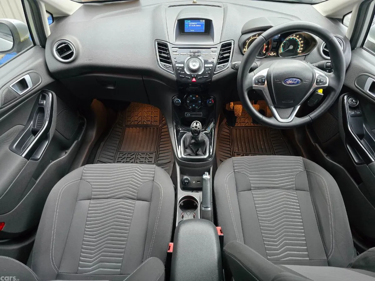 Ford Fiesta Hatchback, Petrol, 2014, Silver