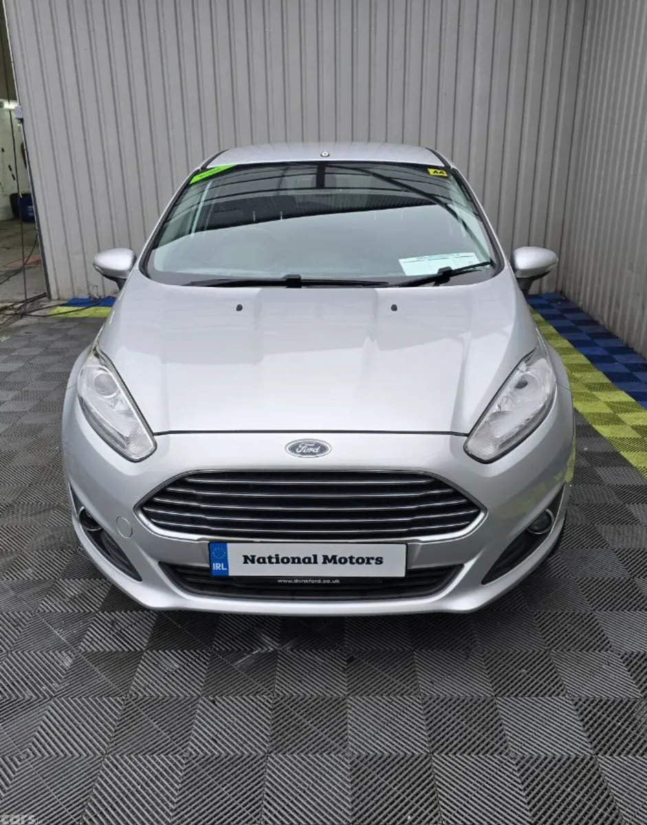 Ford Fiesta Hatchback, Petrol, 2014, Silver