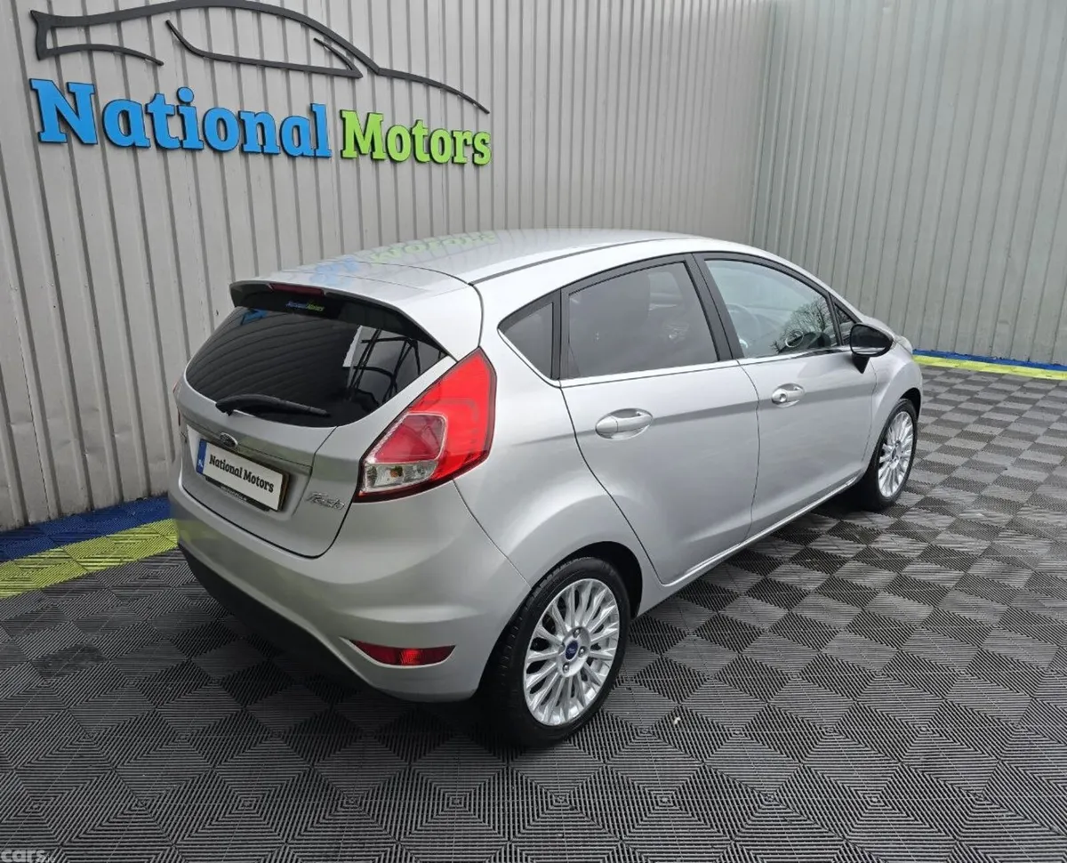 Ford Fiesta Hatchback, Petrol, 2014, Silver