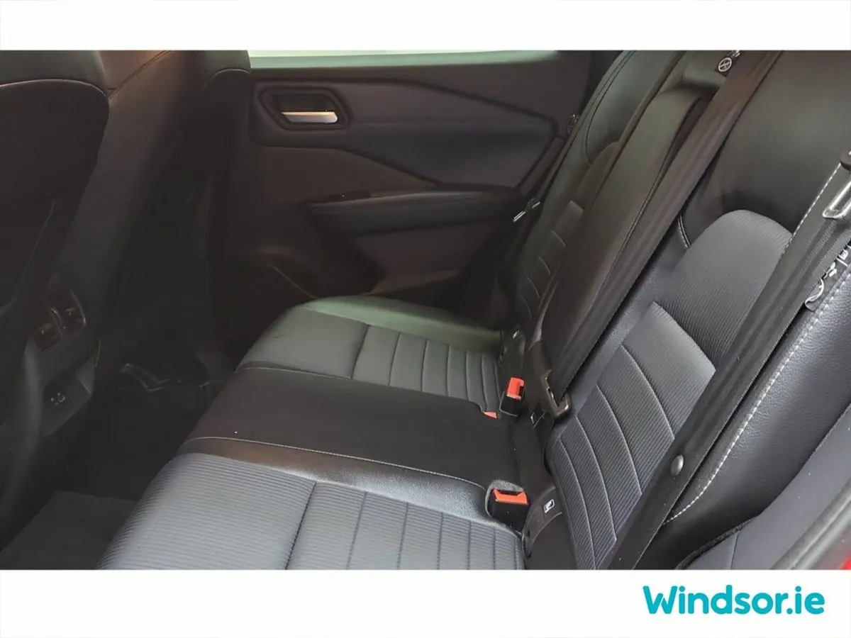 Nissan Qashqai MPV, Petrol Hybrid, 2022, Red