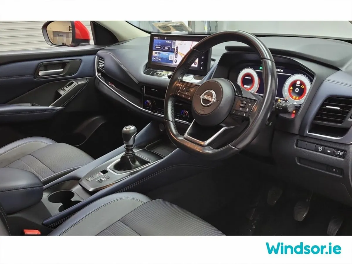 Nissan Qashqai MPV, Petrol Hybrid, 2022, Red