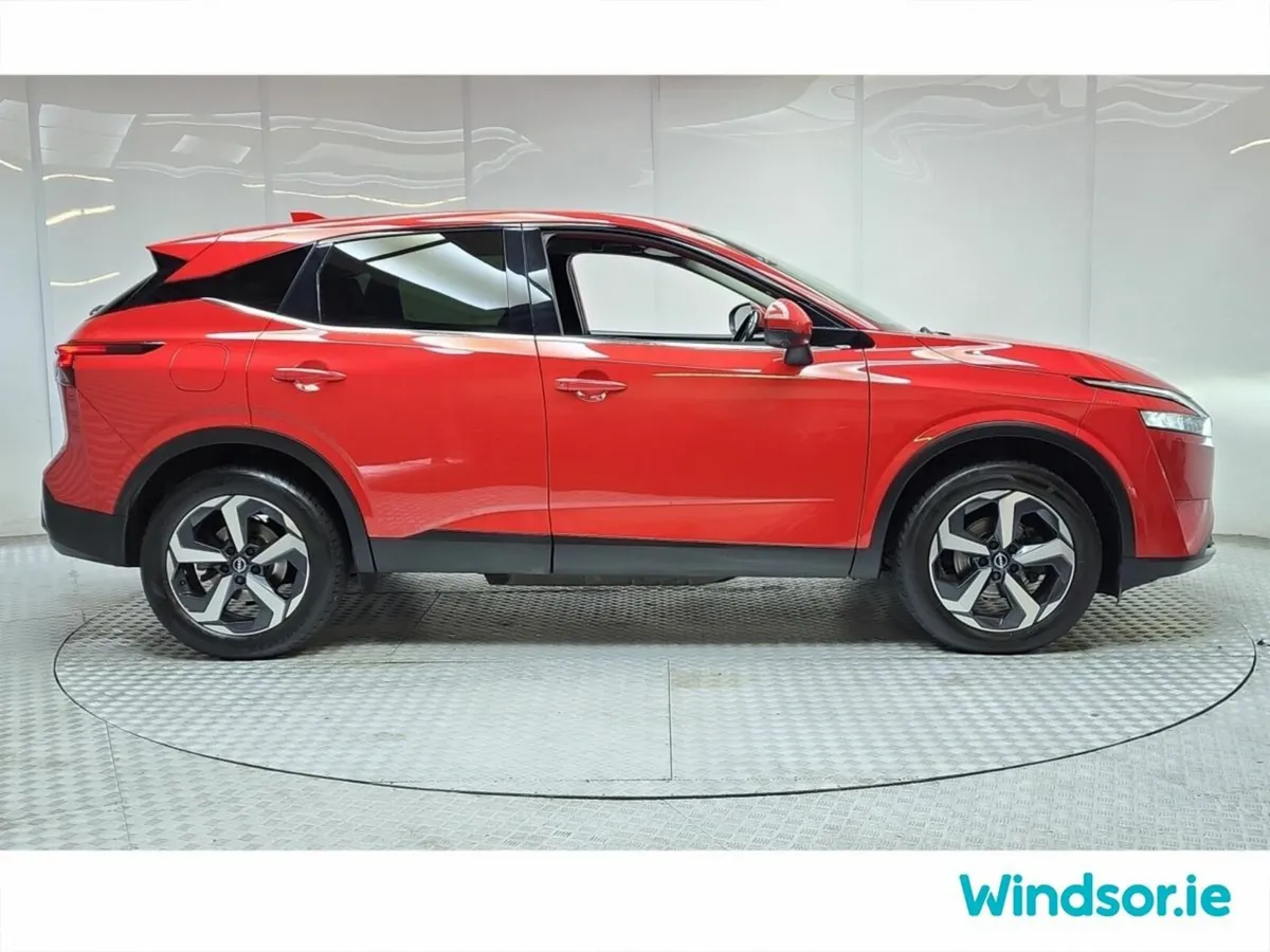 Nissan Qashqai MPV, Petrol Hybrid, 2022, Red