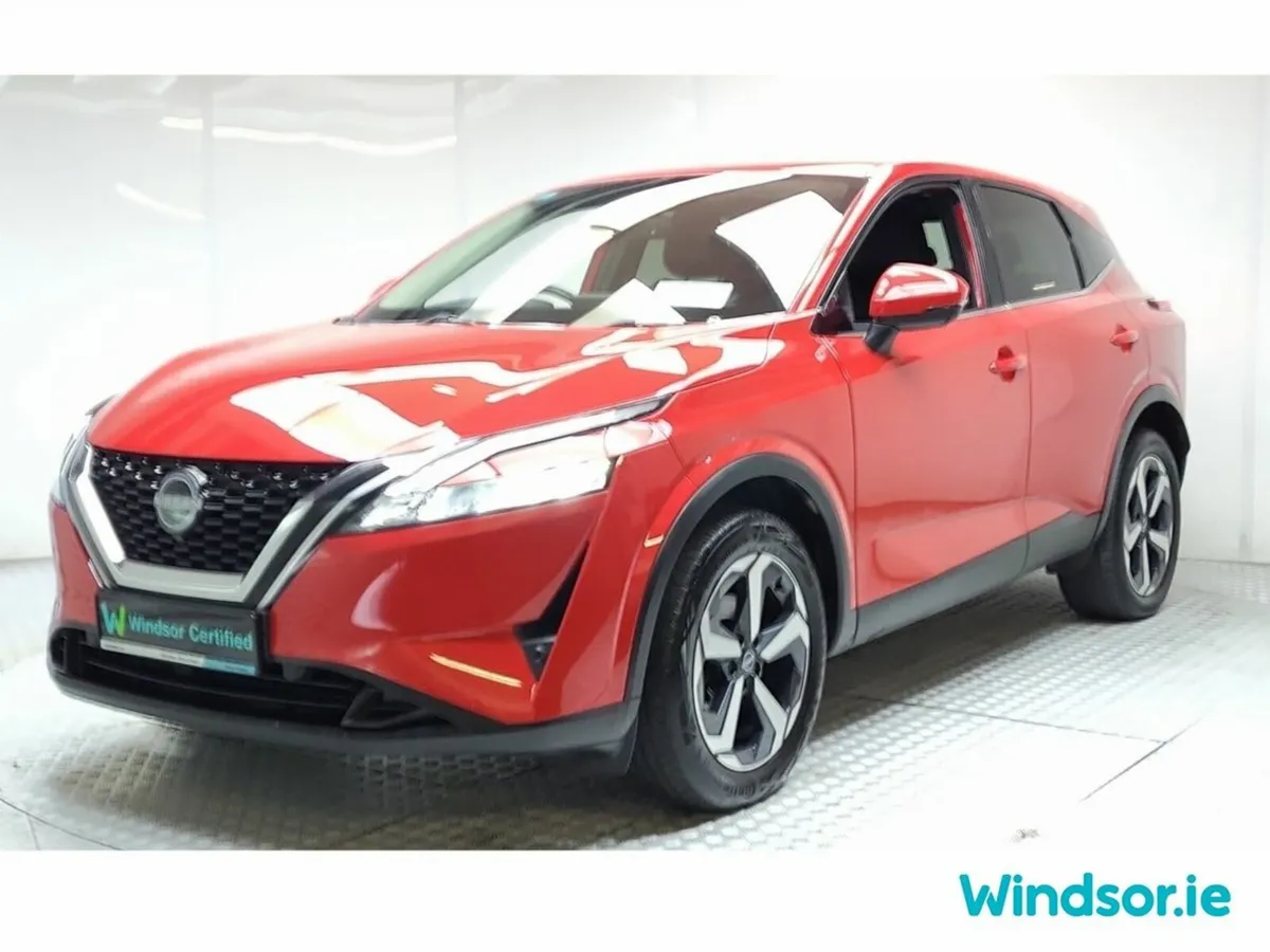 Nissan Qashqai MPV, Petrol Hybrid, 2022, Red