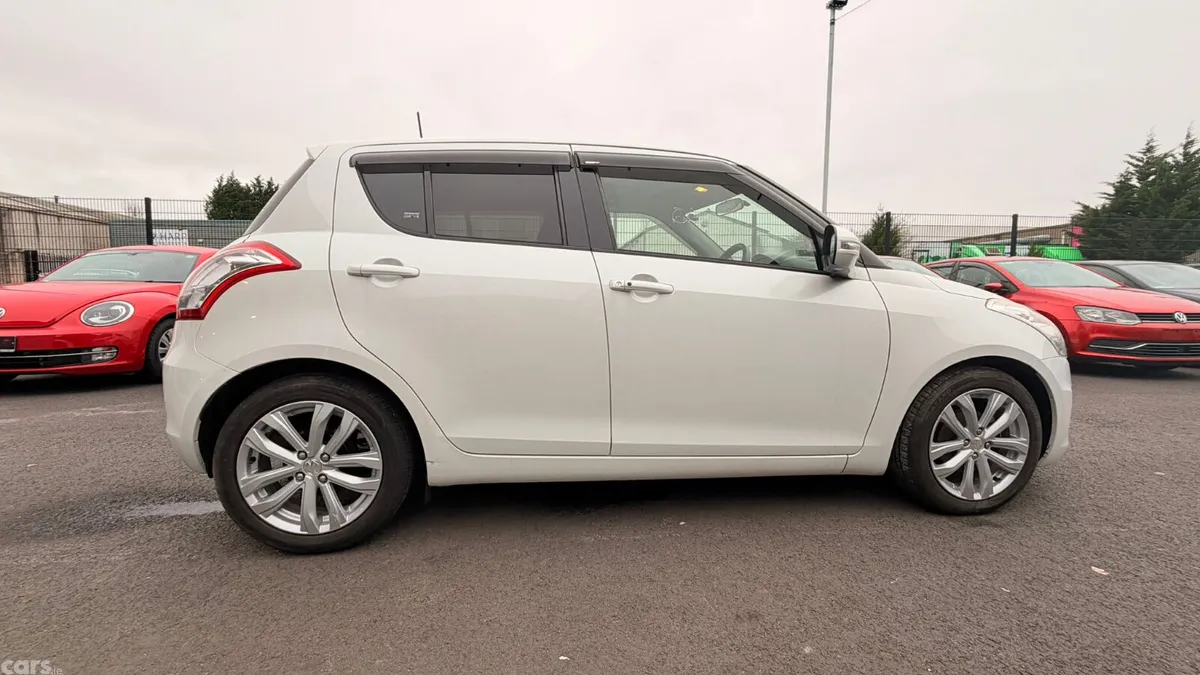 Suzuki Swift Hatchback, Petrol, 2016, White