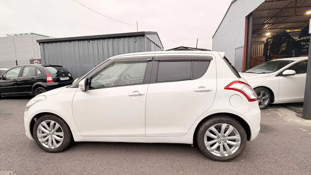 Suzuki Swift Hatchback, Petrol, 2016, White