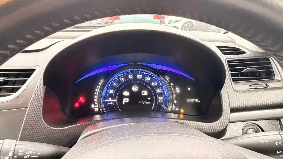 Suzuki Swift Hatchback, Petrol, 2016, White