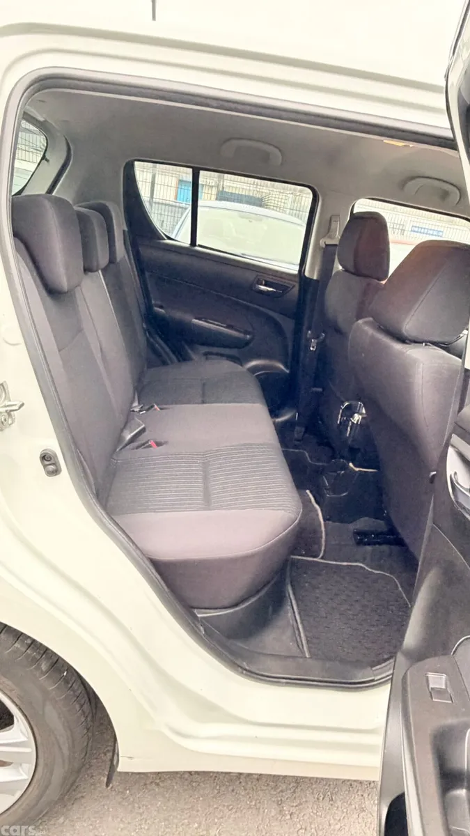 Suzuki Swift Hatchback, Petrol, 2016, White