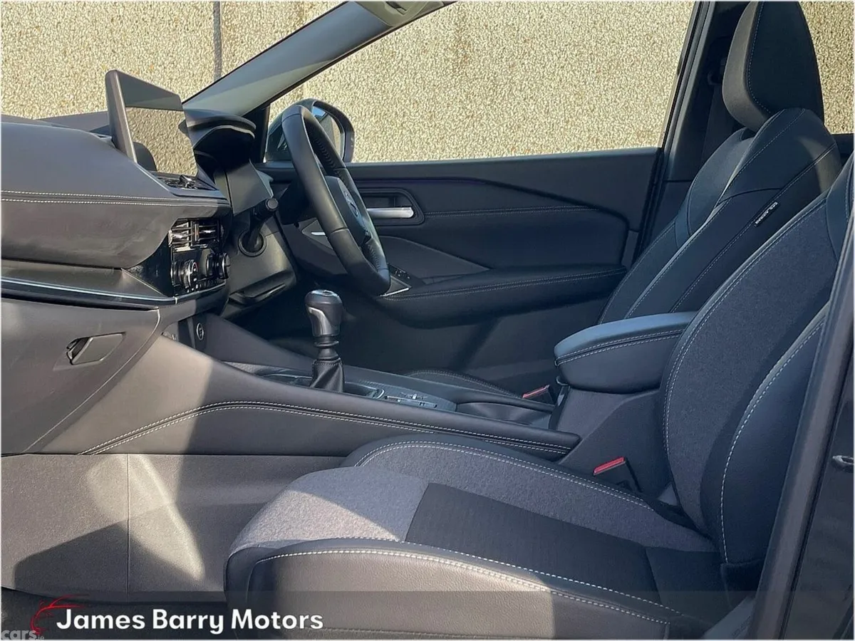 Nissan Qashqai MPV, Petrol Hybrid, 2025, Black