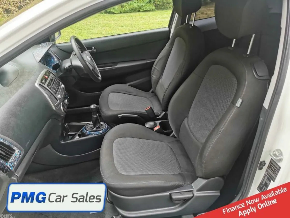 Hyundai i20 Hatchback, Petrol, 2014, White