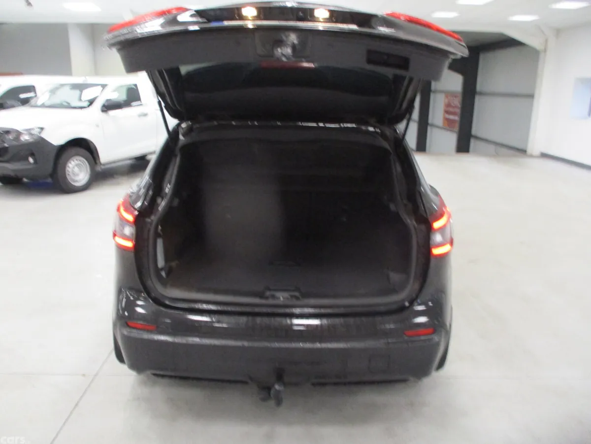 Nissan Qashqai SUV, Diesel, 2018, Black