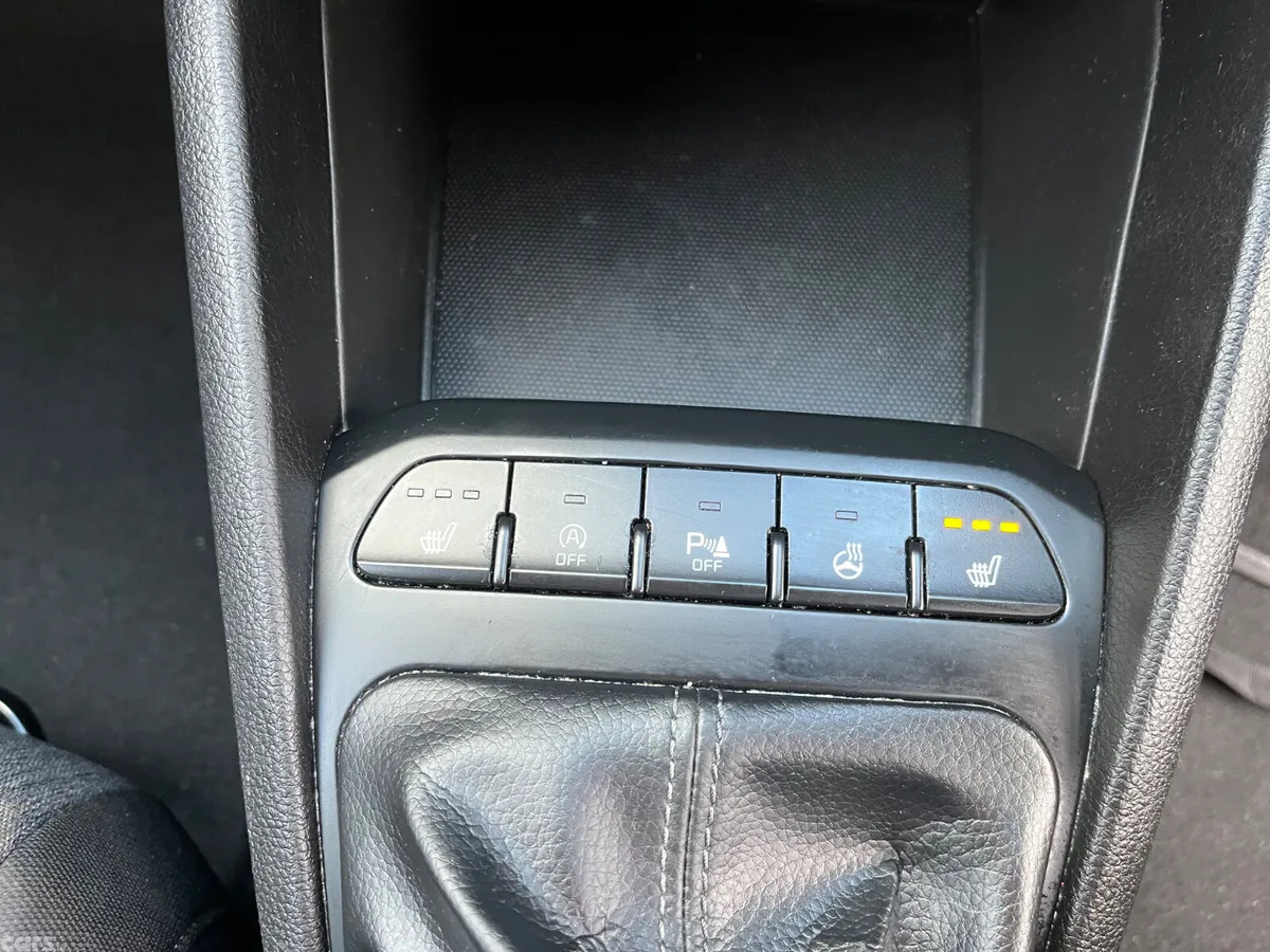 Kia Stonic Estate/Jeep, Petrol, 2020, Blue