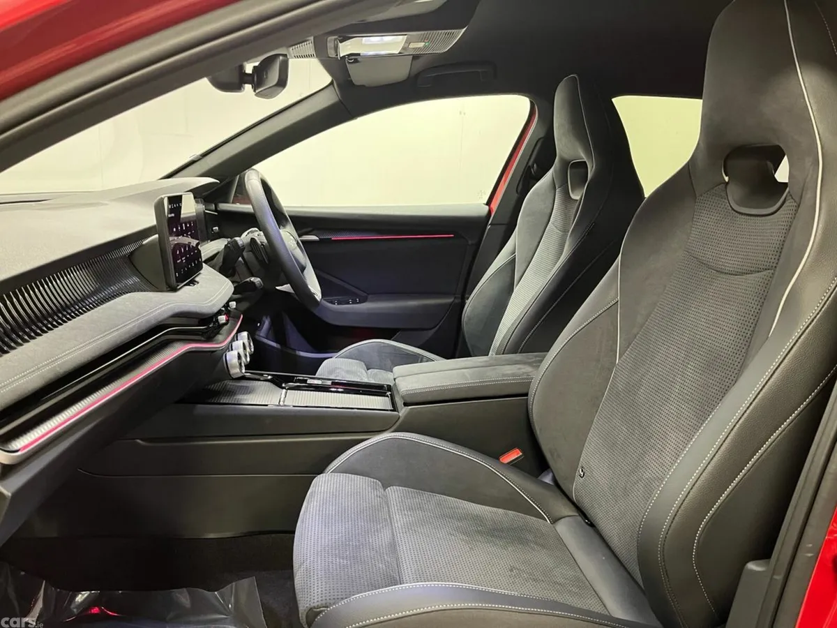 Skoda Superb Saloon, Diesel, 2025, Red