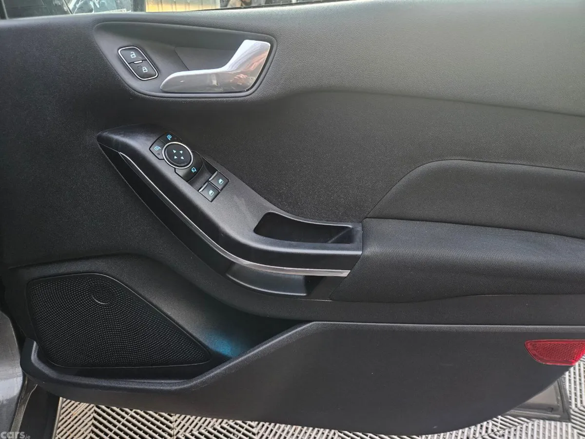 Ford Fiesta Hatchback, Petrol, 2017, Grey