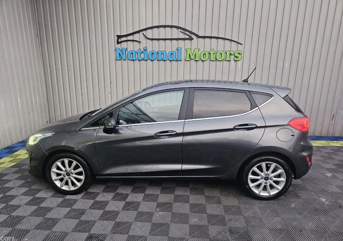 Ford Fiesta Hatchback, Petrol, 2017, Grey