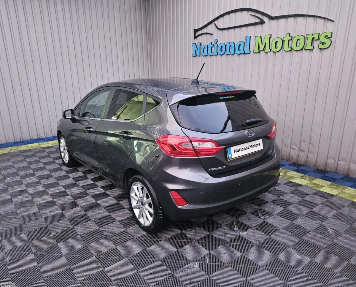 Ford Fiesta Hatchback, Petrol, 2017, Grey