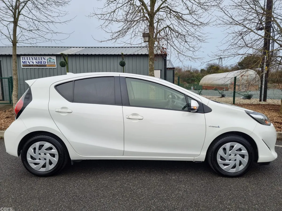 Toyota Aqua Hatchback, Petrol Hybrid, 2019, White
