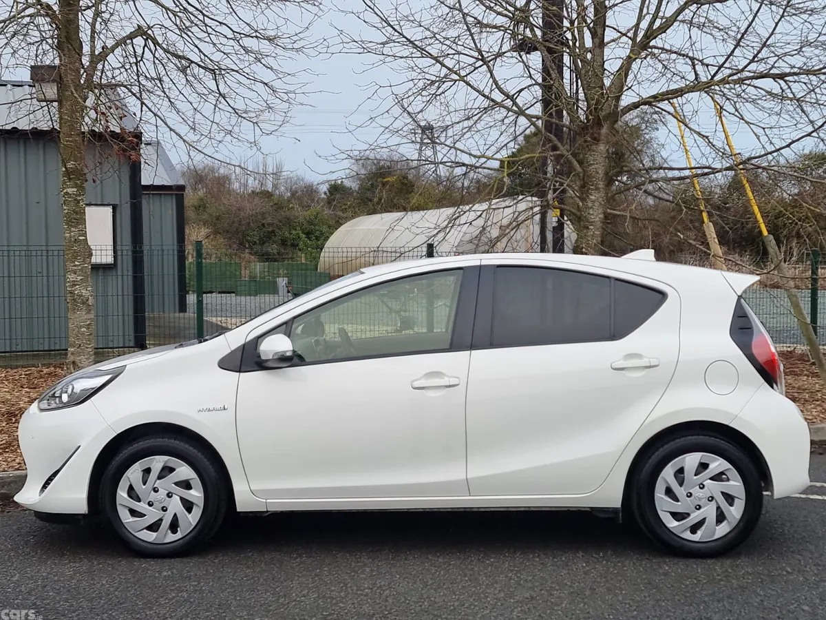 Toyota Aqua Hatchback, Petrol Hybrid, 2019, White