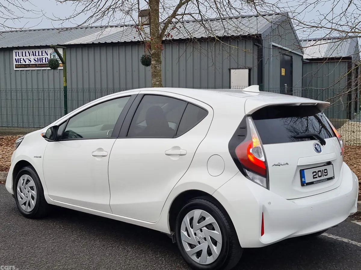 Toyota Aqua Hatchback, Petrol Hybrid, 2019, White